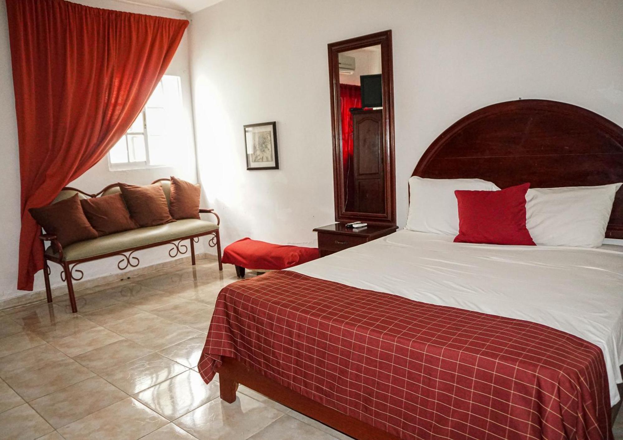 Hotel Nuevo Amanecer El Catey Bagian luar foto
